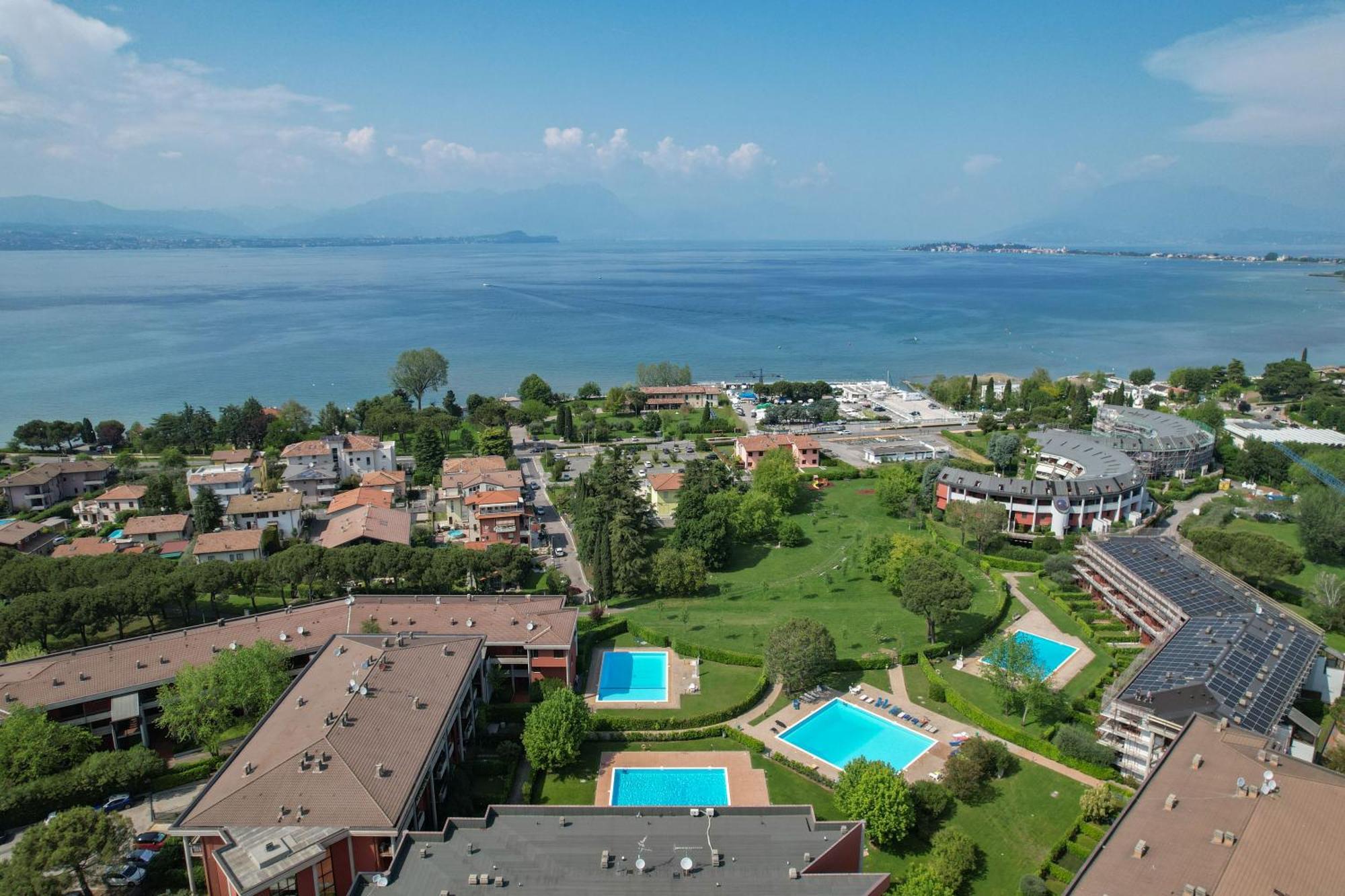 Breeze Apartment ديسينسانو ديل غاردا المظهر الخارجي الصورة